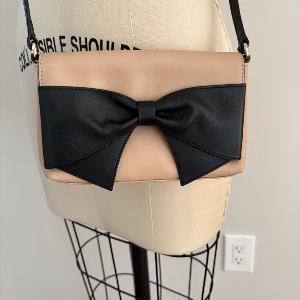 Kate Spade Hanover Street Aster Crossbody Bag Beige Black Bow Tumblr-Era Retro - Picture 2 of 10